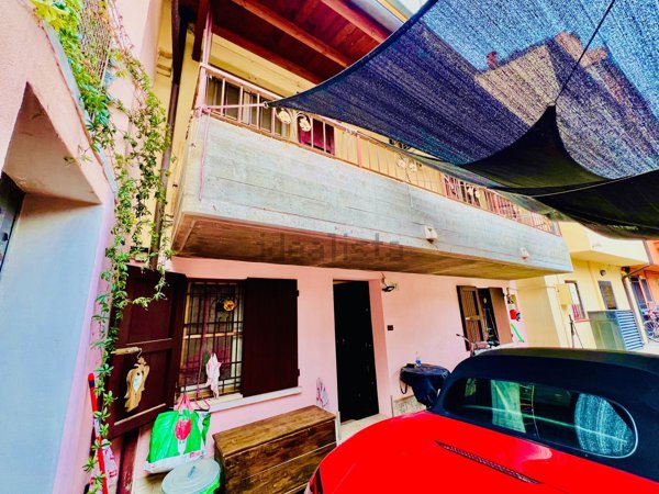 casa indipendente in vendita a Ferrara in zona Centro Storico