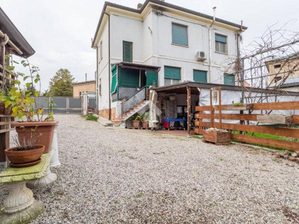 casa indipendente in vendita a Ferrara in zona Marrara