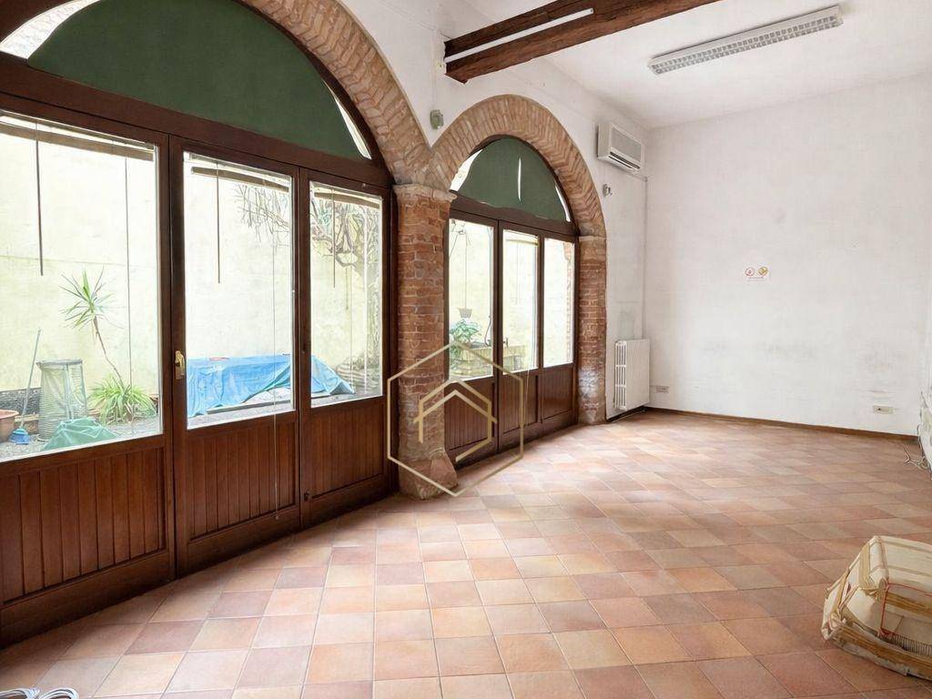 casa indipendente in vendita a Ferrara in zona Centro Storico