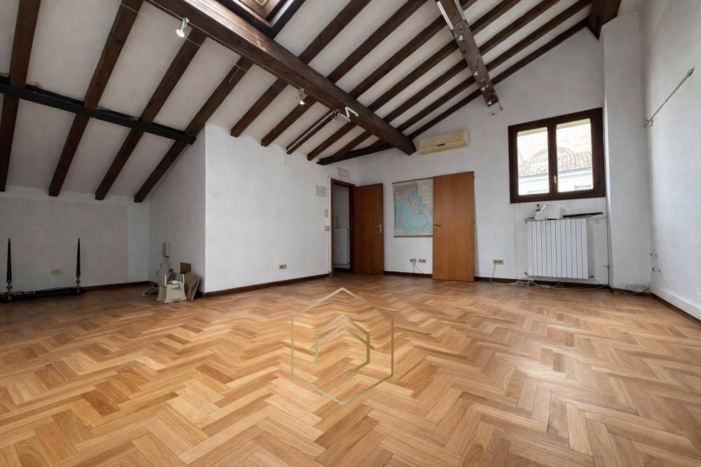 casa indipendente in vendita a Ferrara in zona Centro Storico