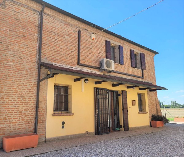 casa indipendente in vendita a Ferrara in zona Centro Storico