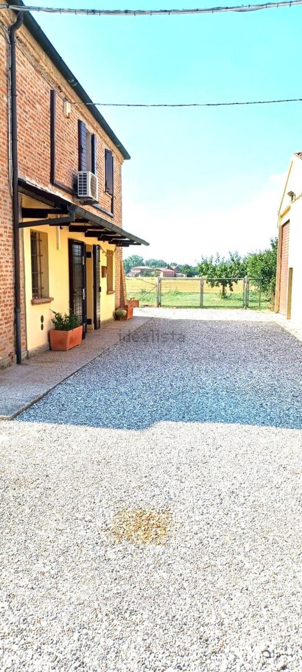 casa indipendente in vendita a Ferrara in zona Centro Storico