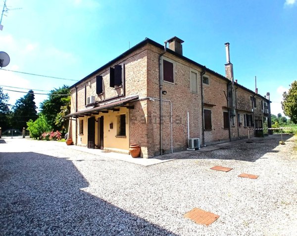 casa indipendente in vendita a Ferrara