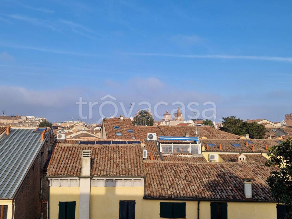 appartamento in vendita a Ferrara in zona Centro Storico