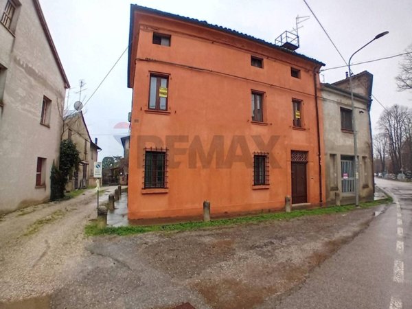 casa indipendente in vendita a Ferrara in zona Marrara