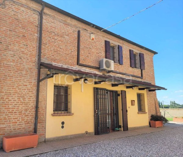 casa indipendente in vendita a Ferrara in zona Centro Storico