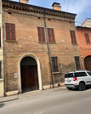 appartamento in vendita a Ferrara in zona Centro Storico