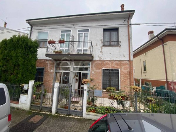 casa indipendente in vendita a Ferrara in zona Centro Storico