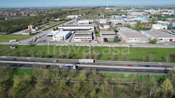 locale commerciale in vendita a Ferrara in zona Porotto / Cassana