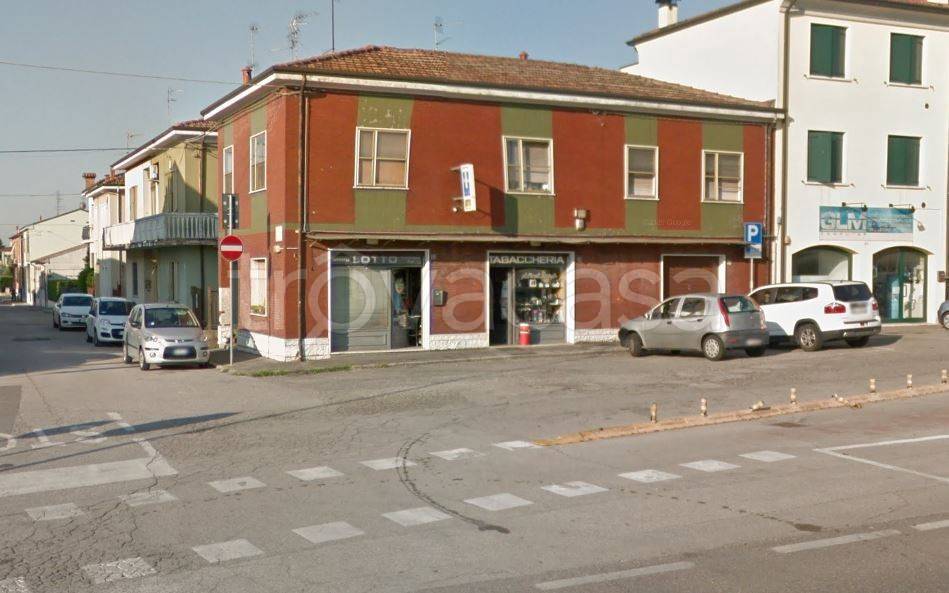 negozio in vendita a Ferrara in zona Porotto / Cassana
