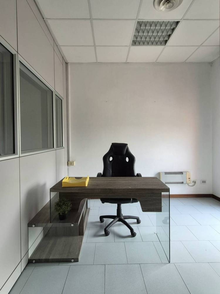 locale commerciale in vendita a Ferrara