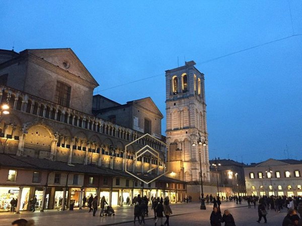 negozio in vendita a Ferrara in zona Centro Storico