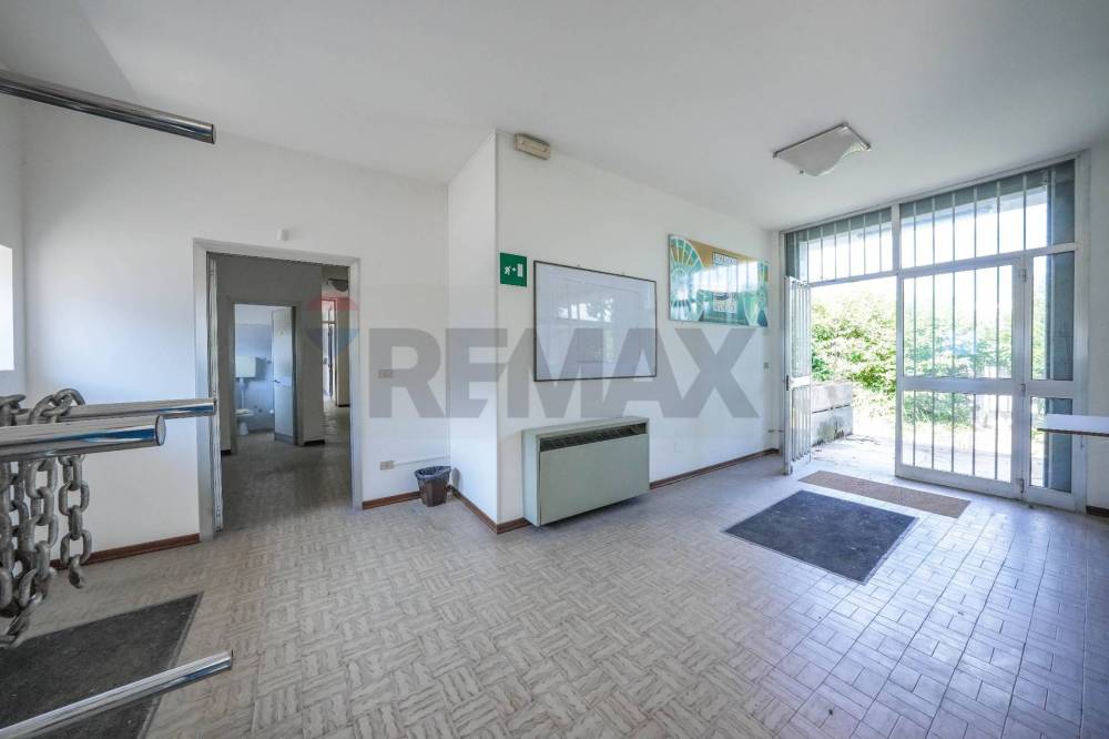 capannone in vendita a Ferrara in zona Quartiere Giardino / Acquedotto