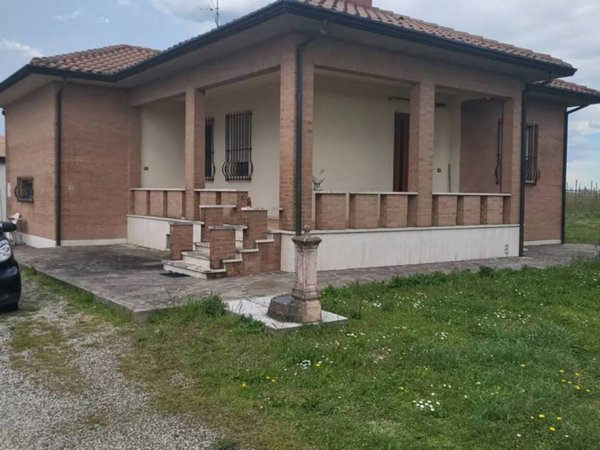 casa indipendente in vendita a Ferrara in zona Boara