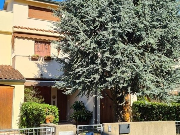 casa indipendente in vendita a Ferrara