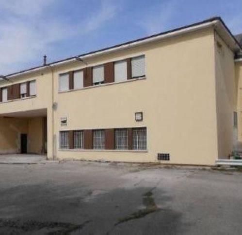 locale commerciale in vendita a Ferrara in zona Porotto / Cassana