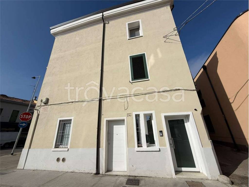 appartamento in vendita a Ferrara in zona Centro Storico