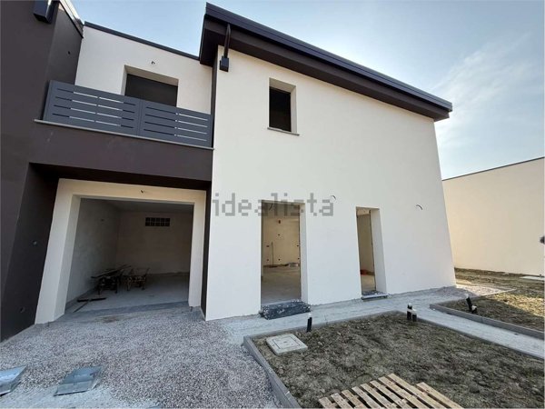 casa indipendente in vendita a Ferrara in zona Pontegradella