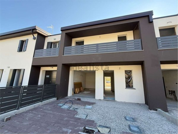 casa indipendente in vendita a Ferrara in zona Pontegradella