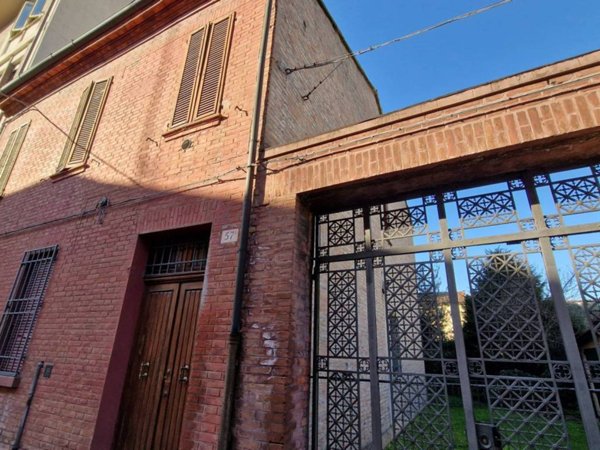 casa indipendente in vendita a Ferrara