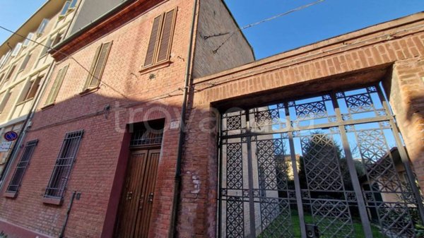 casa indipendente in vendita a Ferrara