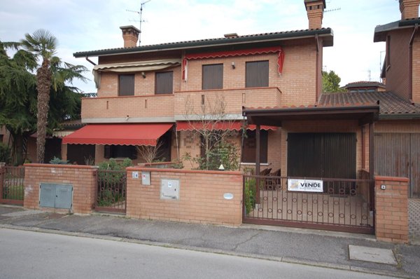 casa indipendente in vendita a Ferrara in zona Pontegradella