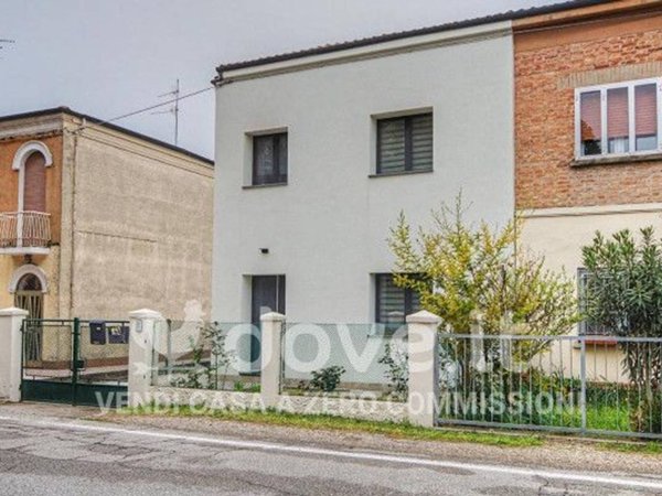 casa indipendente in vendita a Ferrara in zona Doro