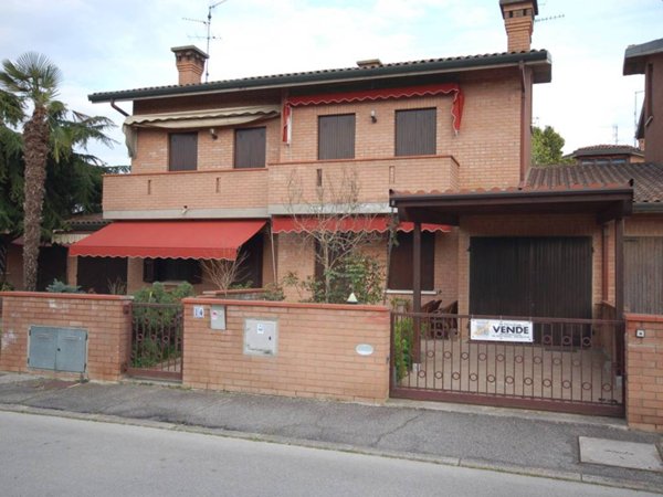 casa indipendente in vendita a Ferrara in zona Pontegradella