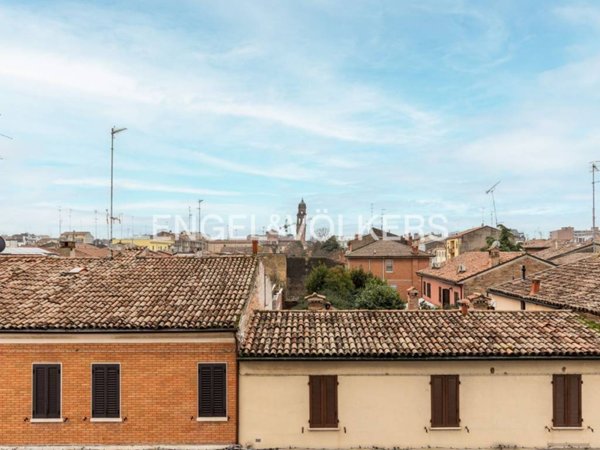 appartamento in vendita a Ferrara in zona Centro Storico