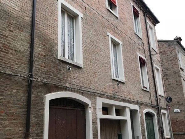 negozio in vendita a Ferrara in zona Centro Storico