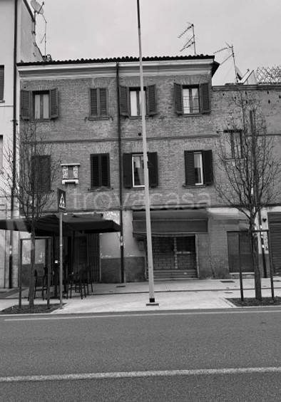 negozio in vendita a Ferrara in zona Centro Storico
