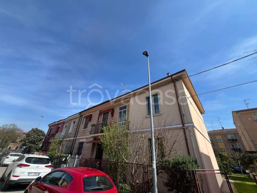 casa indipendente in vendita a Ferrara in zona Centro Storico