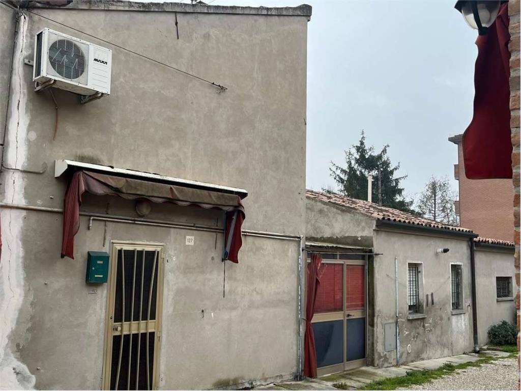 appartamento in vendita a Ferrara in zona Doro