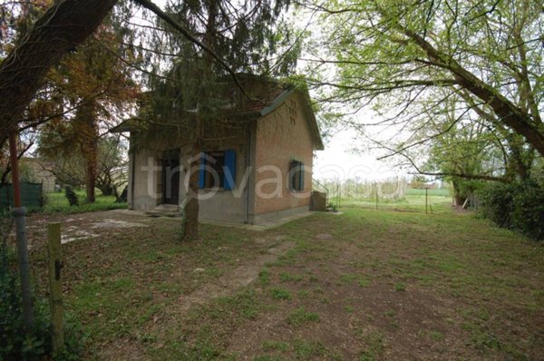 casa indipendente in vendita a Ferrara in zona Quartesana