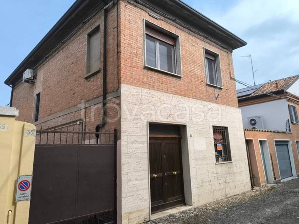 casa indipendente in vendita a Ferrara in zona Centro Storico