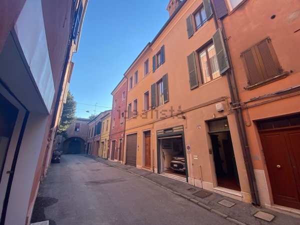 casa indipendente in vendita a Ferrara in zona Centro Storico