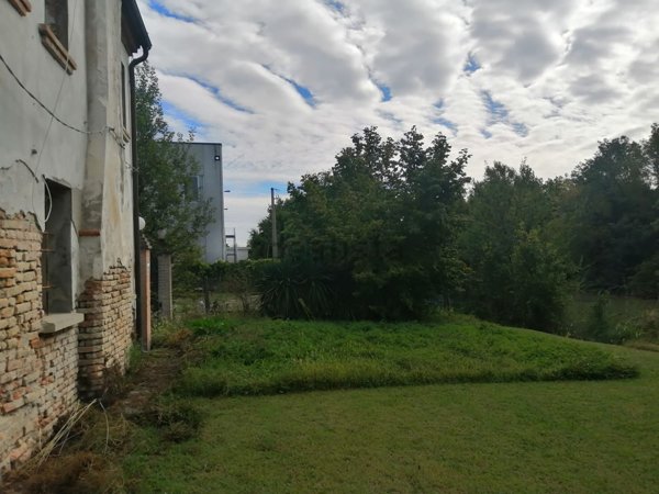 casa semindipendente in vendita a Ferrara in zona Monestirolo