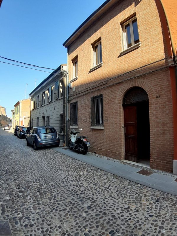 casa indipendente in vendita a Ferrara