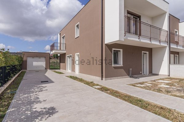 casa indipendente in vendita a Ferrara in zona Centro Storico