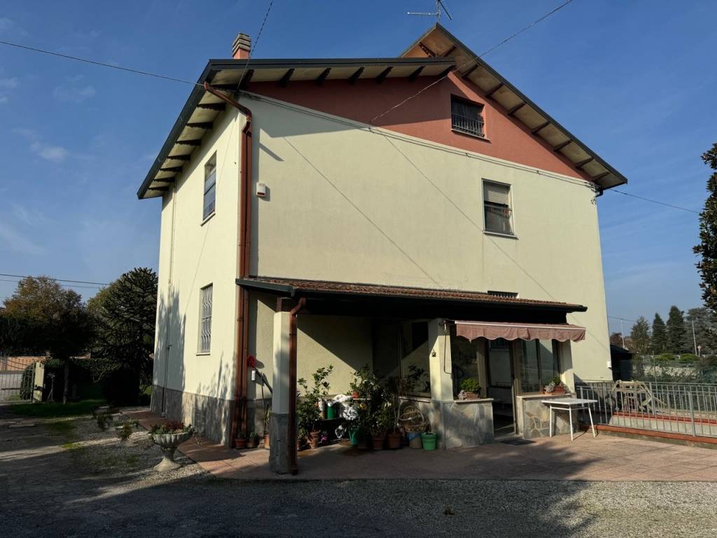 casa indipendente in vendita a Ferrara in zona Montalbano