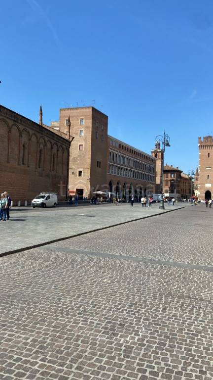 appartamento in vendita a Ferrara in zona Centro Storico