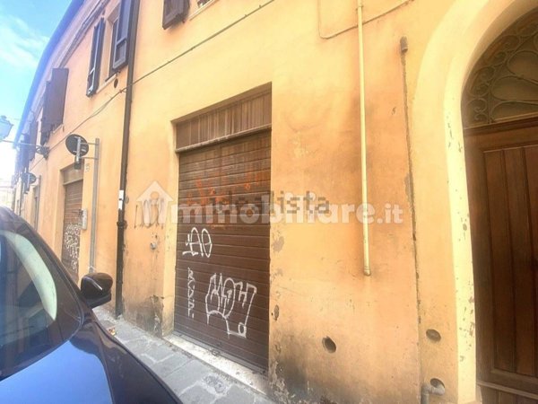 locale di sgombero in vendita a Ferrara in zona Centro Storico