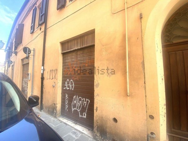 locale di sgombero in vendita a Ferrara in zona Centro Storico