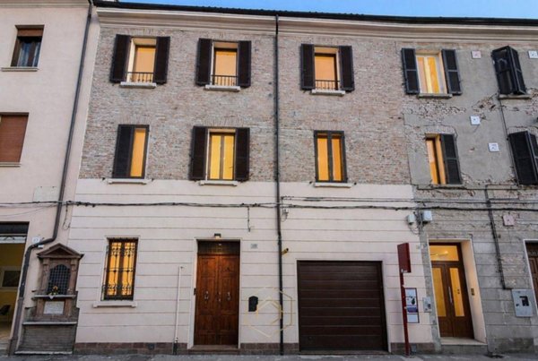 casa indipendente in vendita a Ferrara in zona Centro Storico