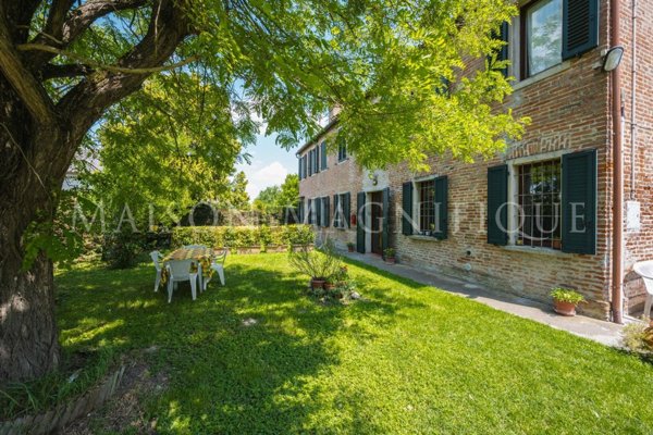 casa indipendente in vendita a Ferrara in zona Aguscello