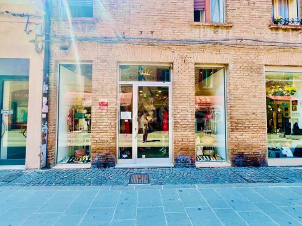 negozio in vendita a Ferrara in zona Centro Storico