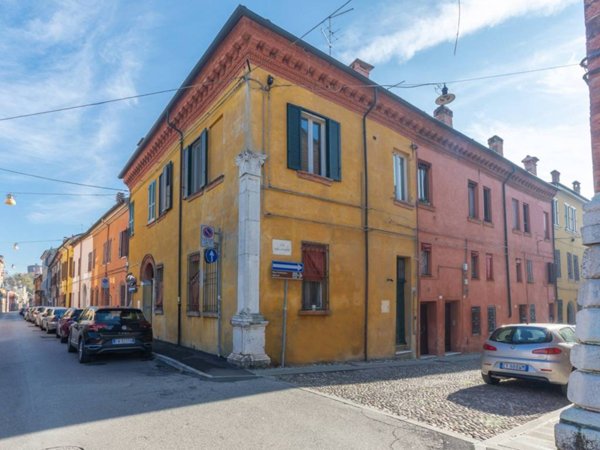 casa indipendente in vendita a Ferrara in zona Centro Storico