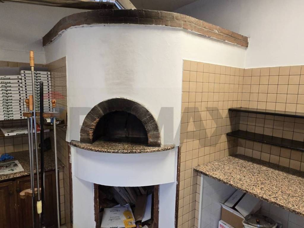 negozio in vendita a Ferrara in zona Pontelagoscuro