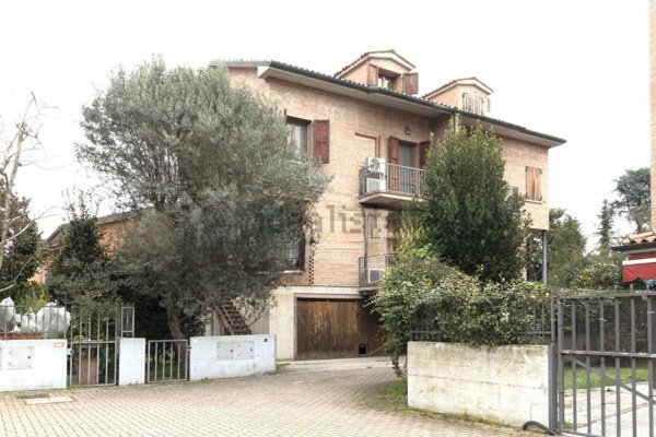 casa indipendente in vendita a Ferrara