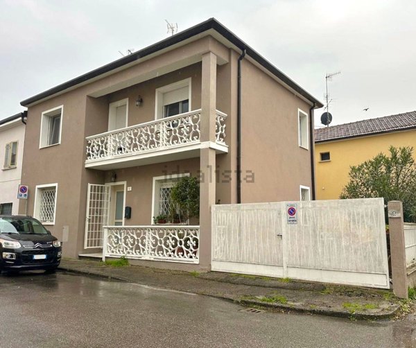 casa indipendente in vendita a Ferrara